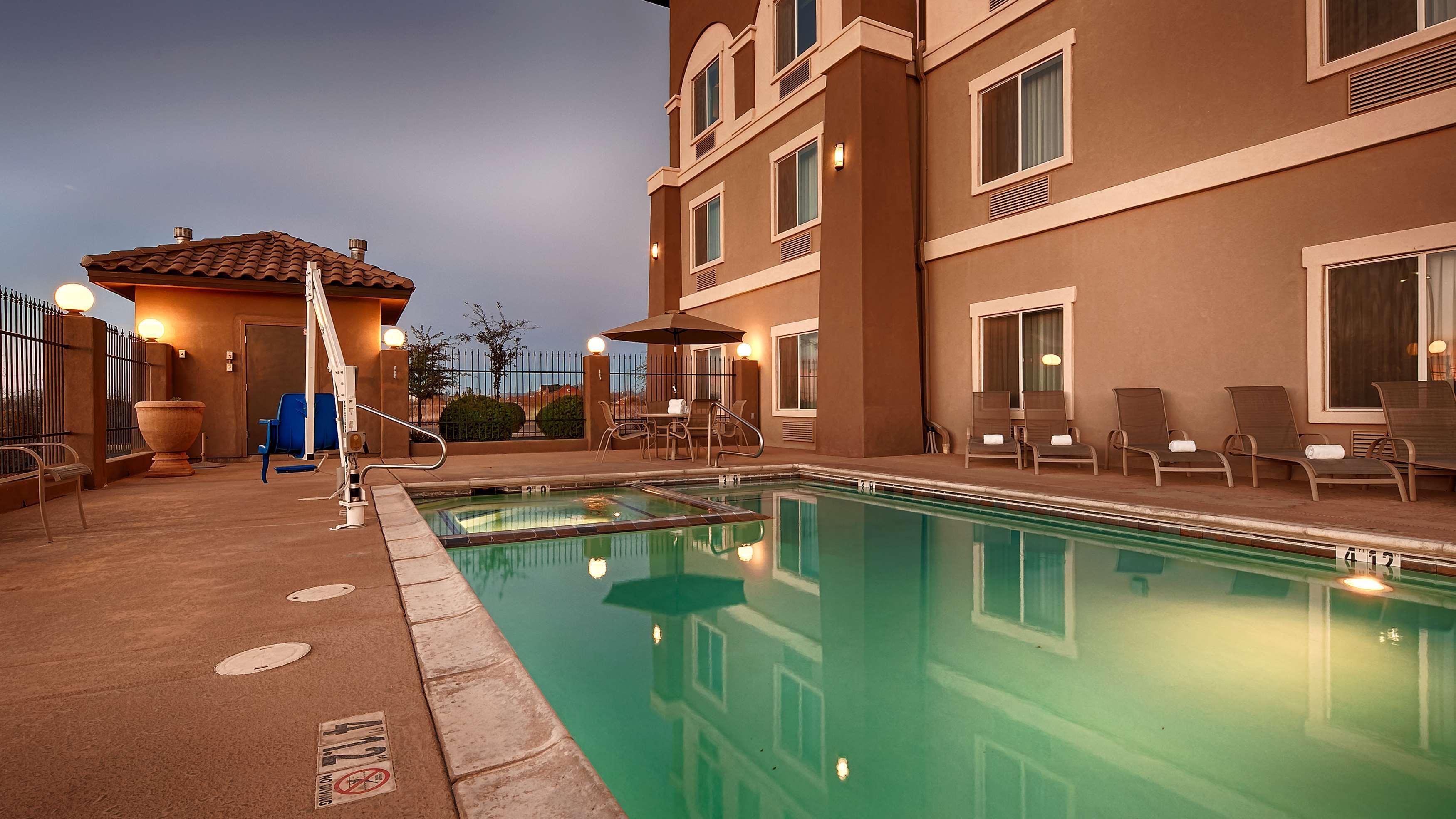 Best Western Douglas Inn & Suites Екстериор снимка