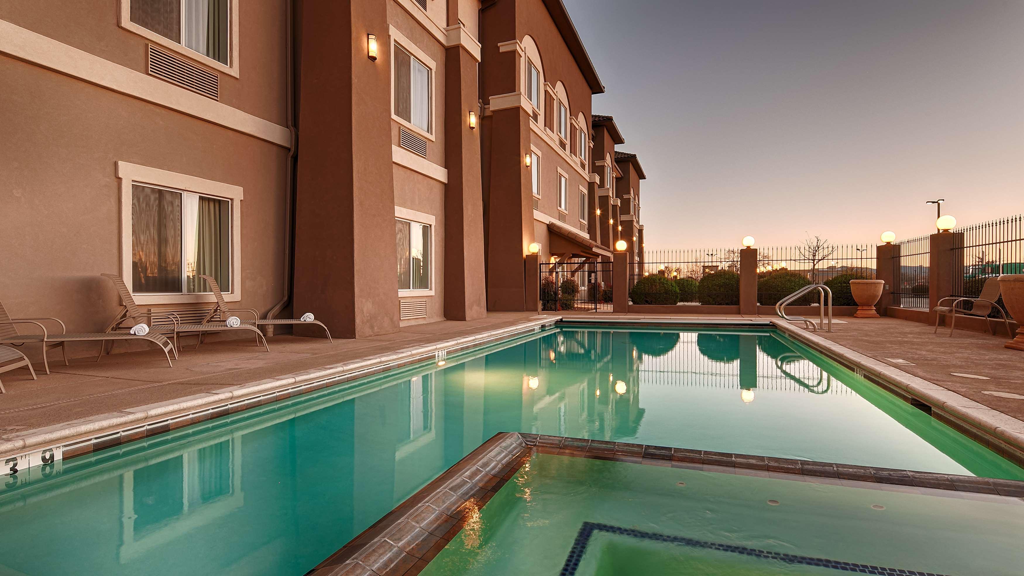 Best Western Douglas Inn & Suites Екстериор снимка