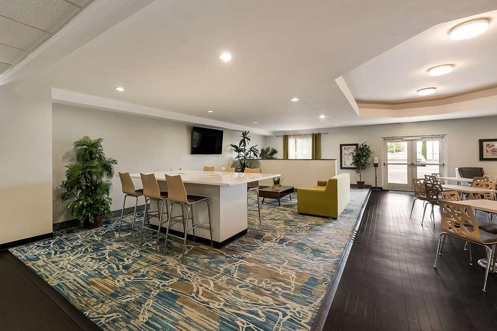 Best Western Douglas Inn & Suites Интериор снимка