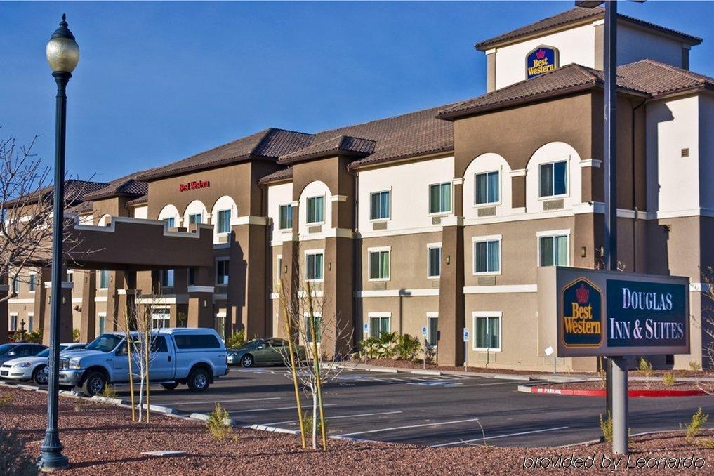 Best Western Douglas Inn & Suites Екстериор снимка