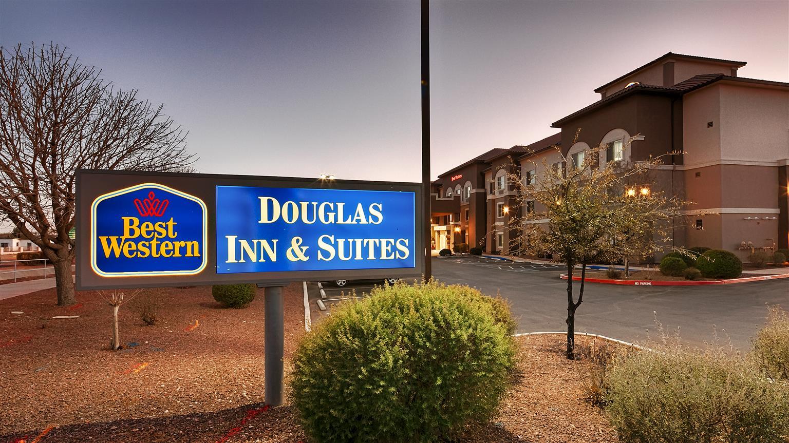 Best Western Douglas Inn & Suites Екстериор снимка